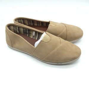 Twisted Womens Slip On Sneakers Flats Faux Leather Beige Size 8.5